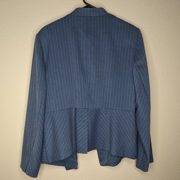 NWT Chico's "Black Label" Pin Stripe Blazer Winter Lake Blue (2) - Picture 4 of 6